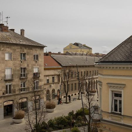 Square 2 Debrecen Exterior foto
