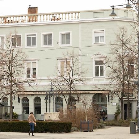 Square 2 Debrecen Exterior foto