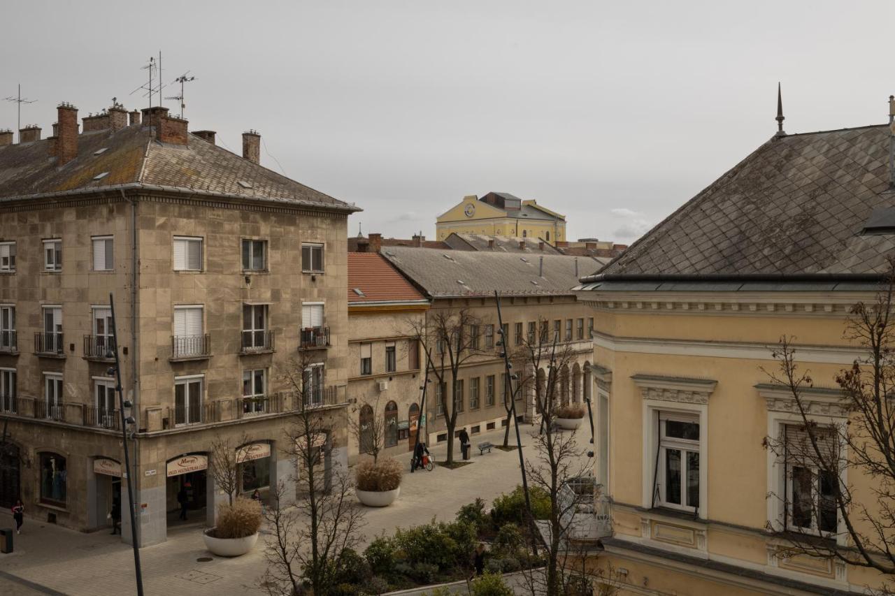 Square 2 Debrecen Exterior foto